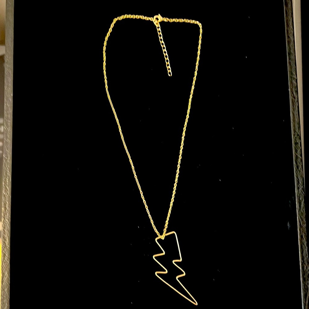 Fun lightning bolt necklace NWT 🌟